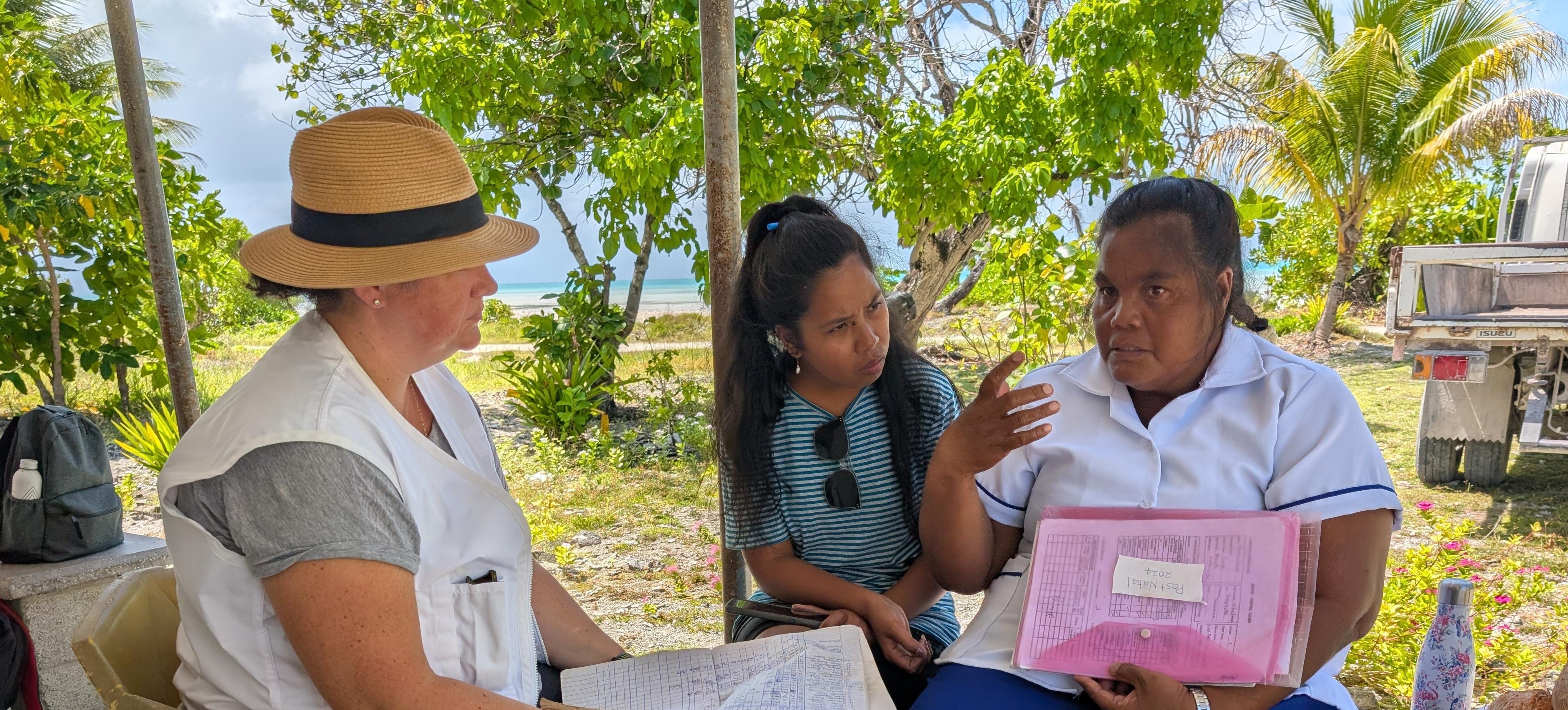 Le personnel de MSF avec une infirmière locale, Kiribati 