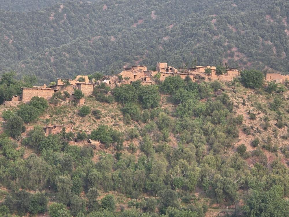 Vue des maisons détruites dans la vallée de Tirah, Khyber Pakhtunkhwa, située à la frontière occidentale du Pakistan avec l'Afghanistan