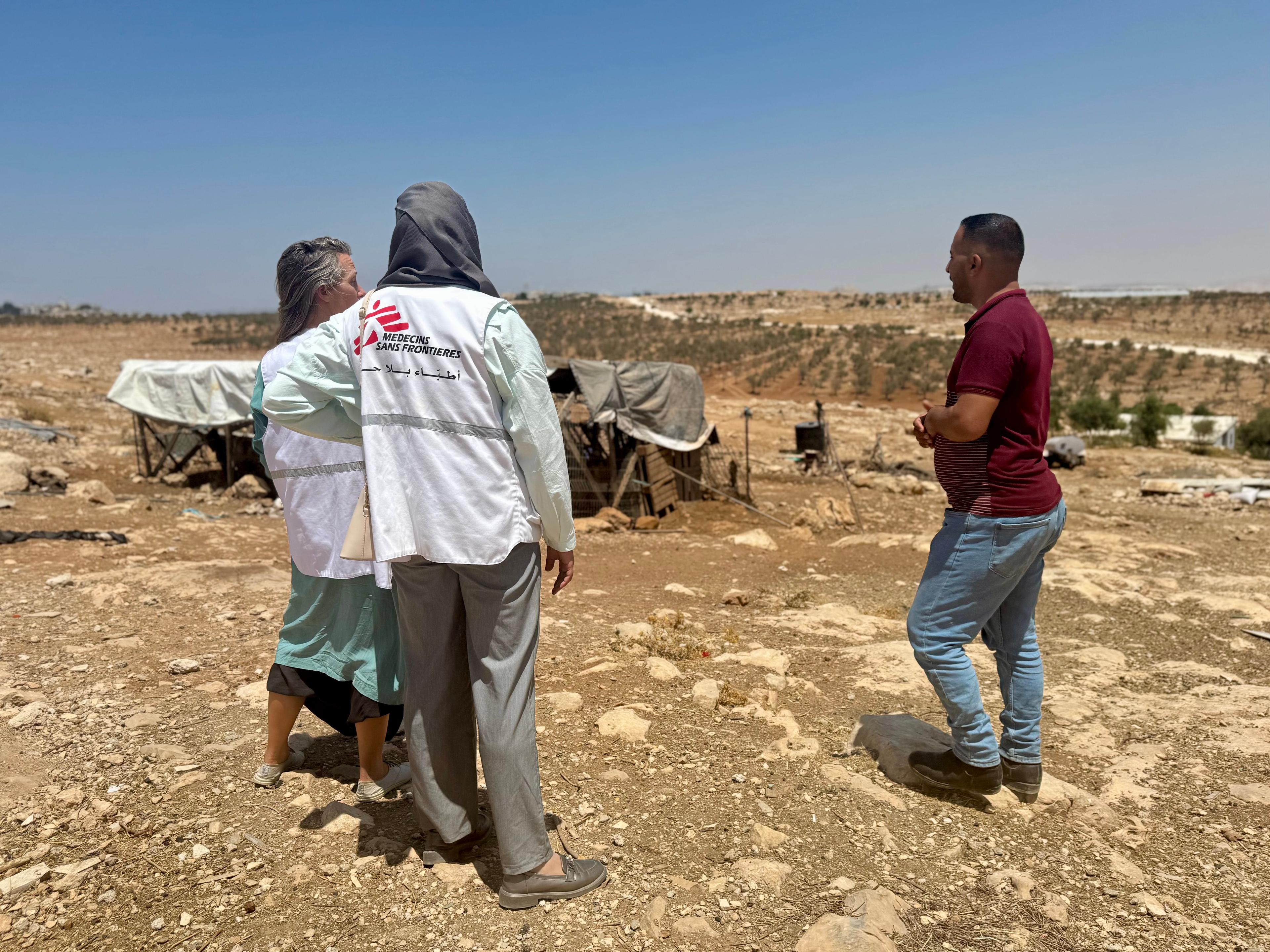 Deux membres du personnel de MSF dans le village de Kisan, Cisjordanie, Palestine