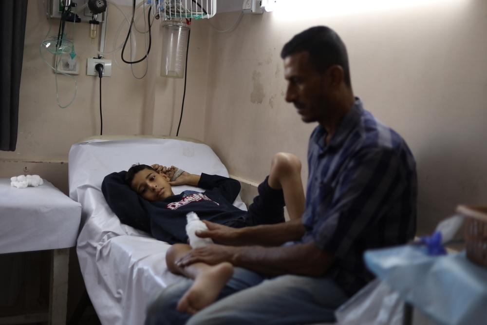 Walid Abo Mostafa, 9 ans, lors d’un examen à l’hôpital Nasser. Gaza, Palestine. Novembre, 2025 © Nour Alsaqqa/ MSF
