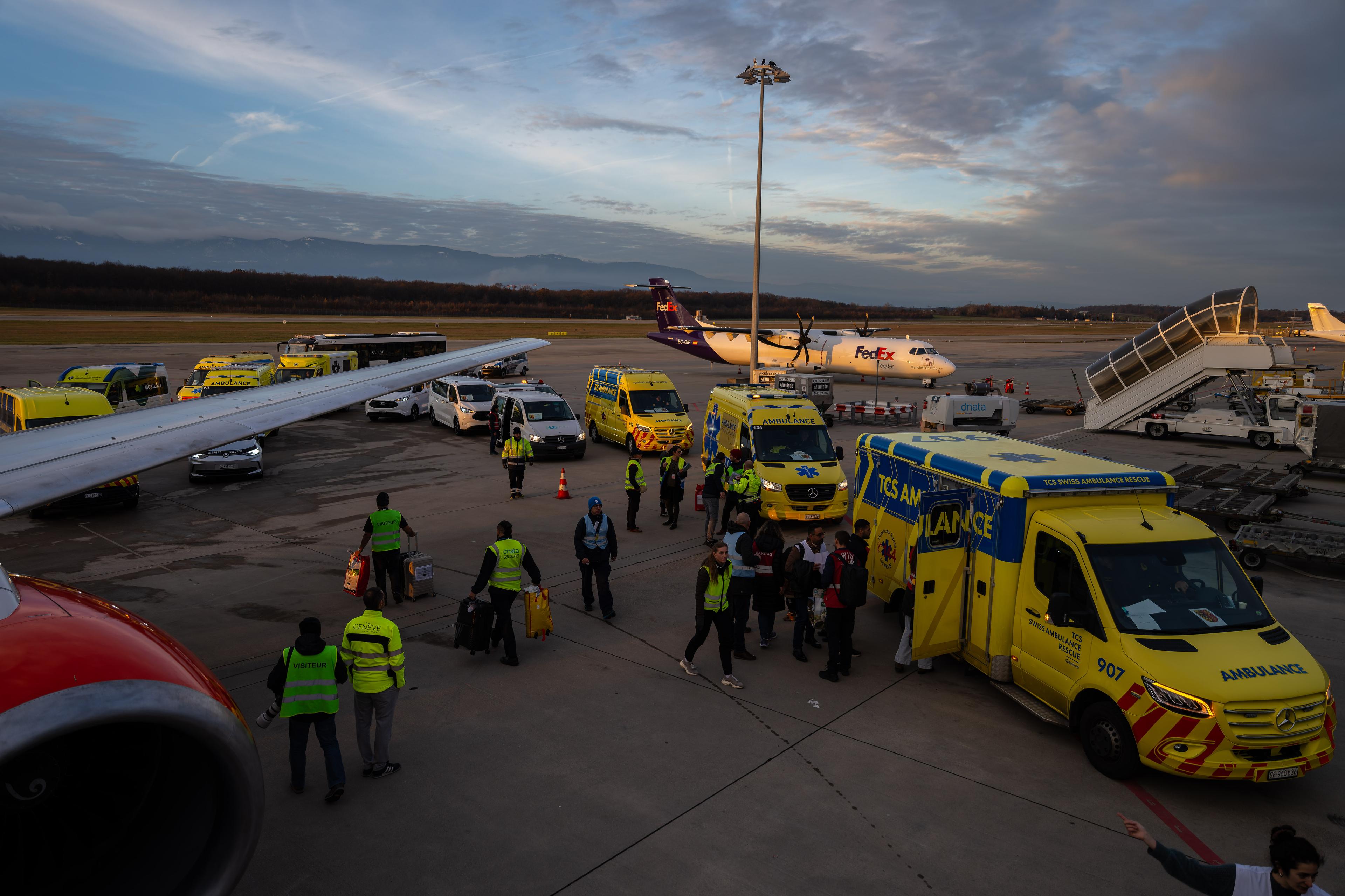 Débarquement de l'avion médical de la SAS à Genève, Suisse 