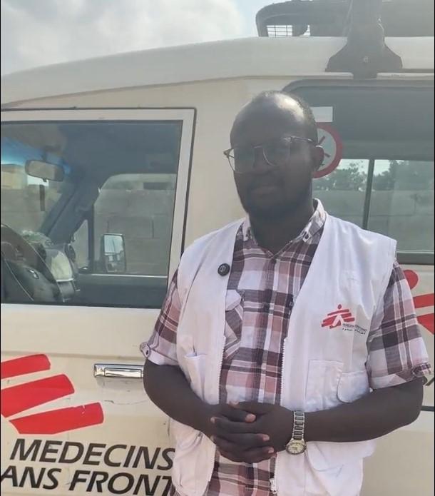 Le docteur Al Douri est épidémiologiste à l'hôpital Bashair de Khartoum, au Soudan. Au début de la guerre, il a été contraint de fuir la ville. À son retour, il a trouvé sa maison en ruines. 