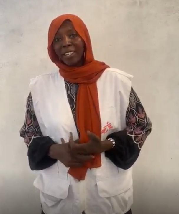 Zoubeida est sage-femme à Tawila, dans le nord du Darfour. Après avoir fui la guerre à El Fasher, elle aide désormais les femmes enceintes et les nouveau-nés.