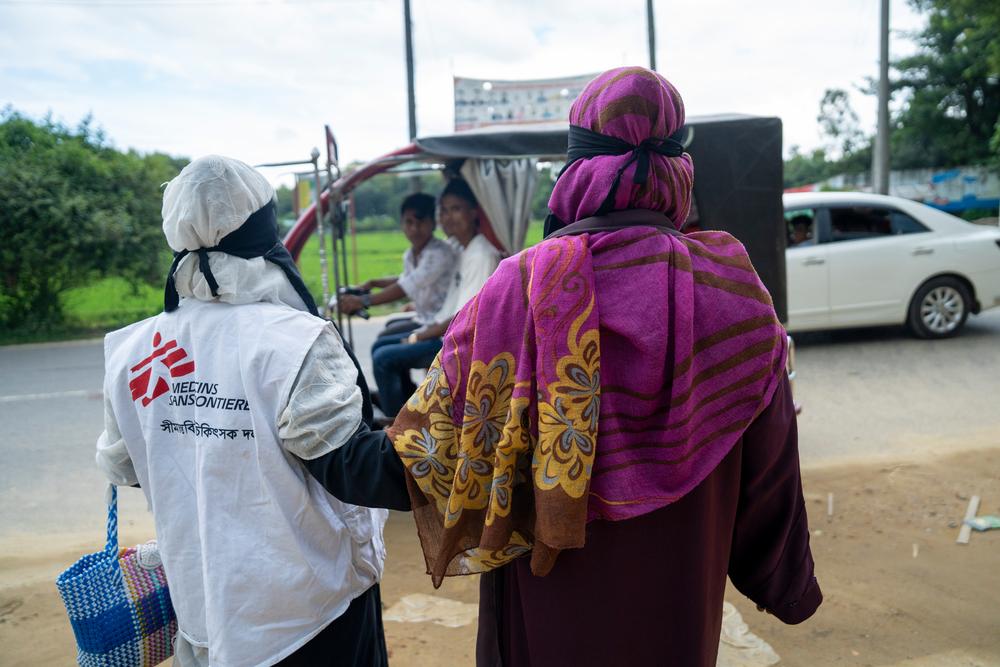 Sabera, 38 ans, attend son sixième enfant. Comme beaucoup de réfugiés rohingyas à Cox's Bazar, elle a du mal à accéder aux soins médicaux. Bangladesh, 2026 © Saikat Mojumder 
