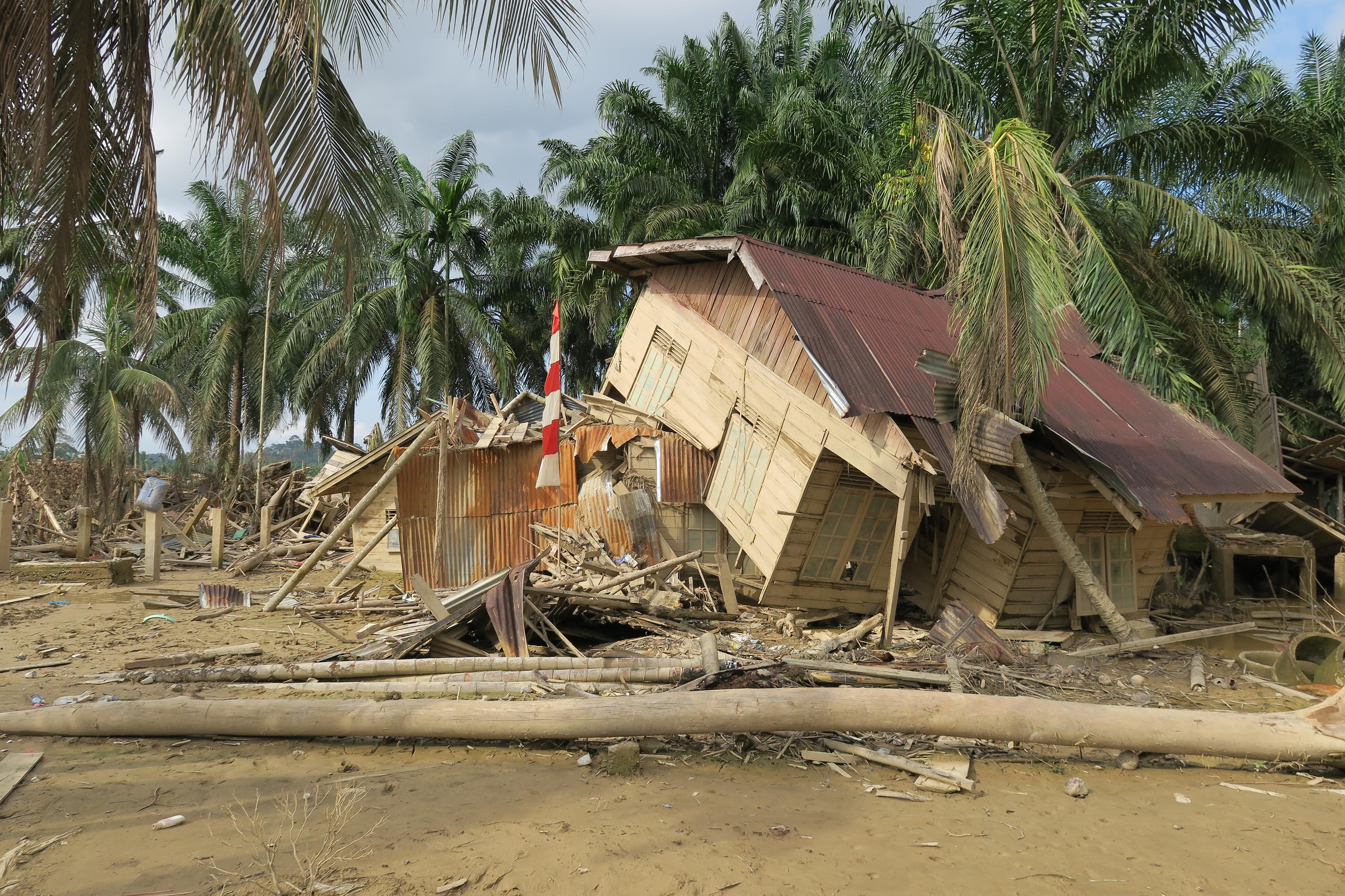 Responding to the devastating flooding in Aceh: Challenges of mud and health recovery