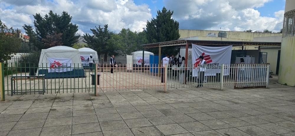 Une clinique mobile de MSF a été mise en place à Saïda afin d'offrir des consultations médicales et des premiers secours psychologiques aux personnes qui ont été contraintes de fuir les bombardements israéliens. Saïda, Liban, mars 2026. © MSF