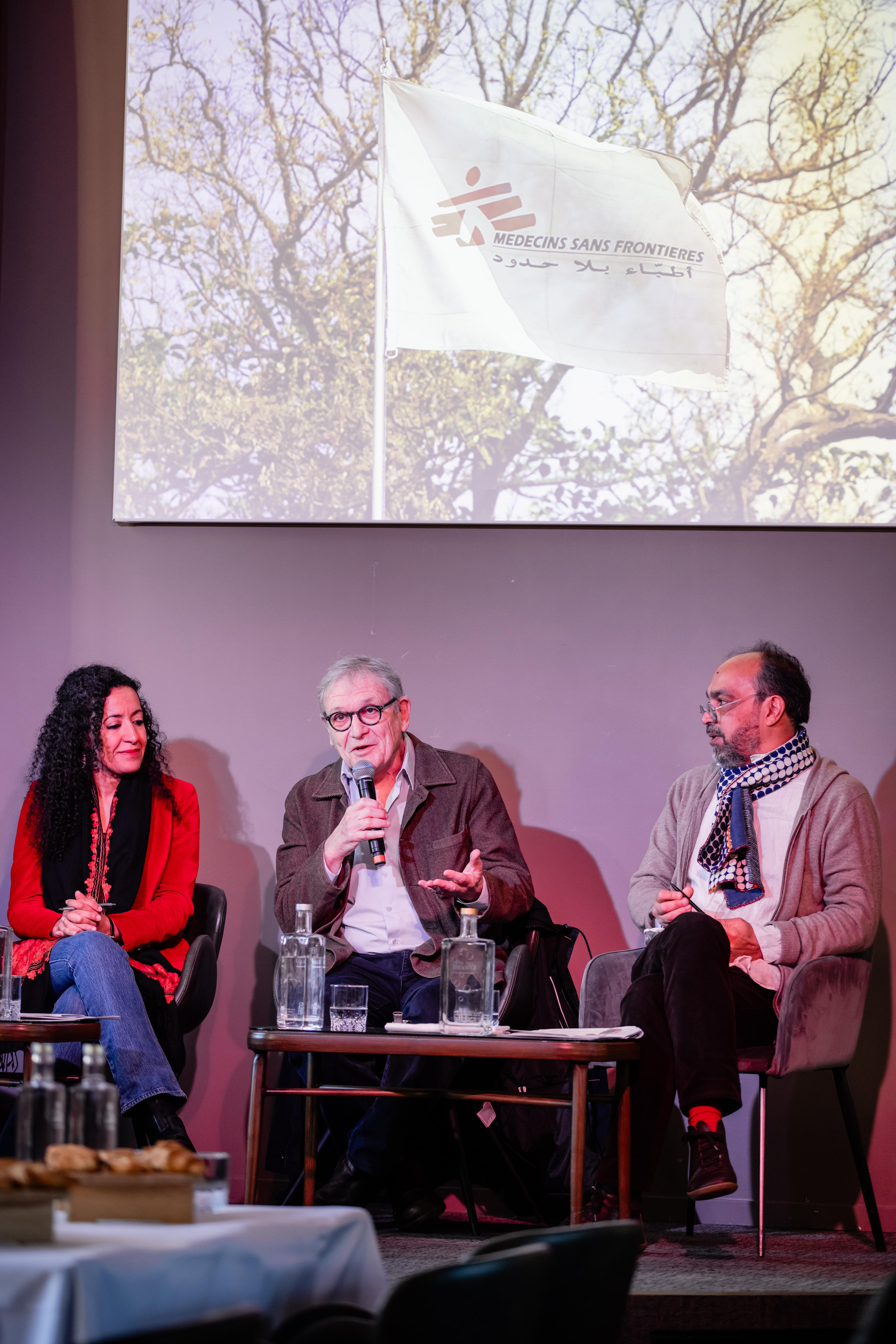 Rony Brauman, figure emblématique de l’humanitaire et ancien président de MSF France, lors du vernissage de « La Grande Expo », événement phare organisé à l’occasion des 40 ans de MSF Luxembourg, à Luxembourg-Ville. Mars, 2026 © Nelson Coehlo/ MSF
