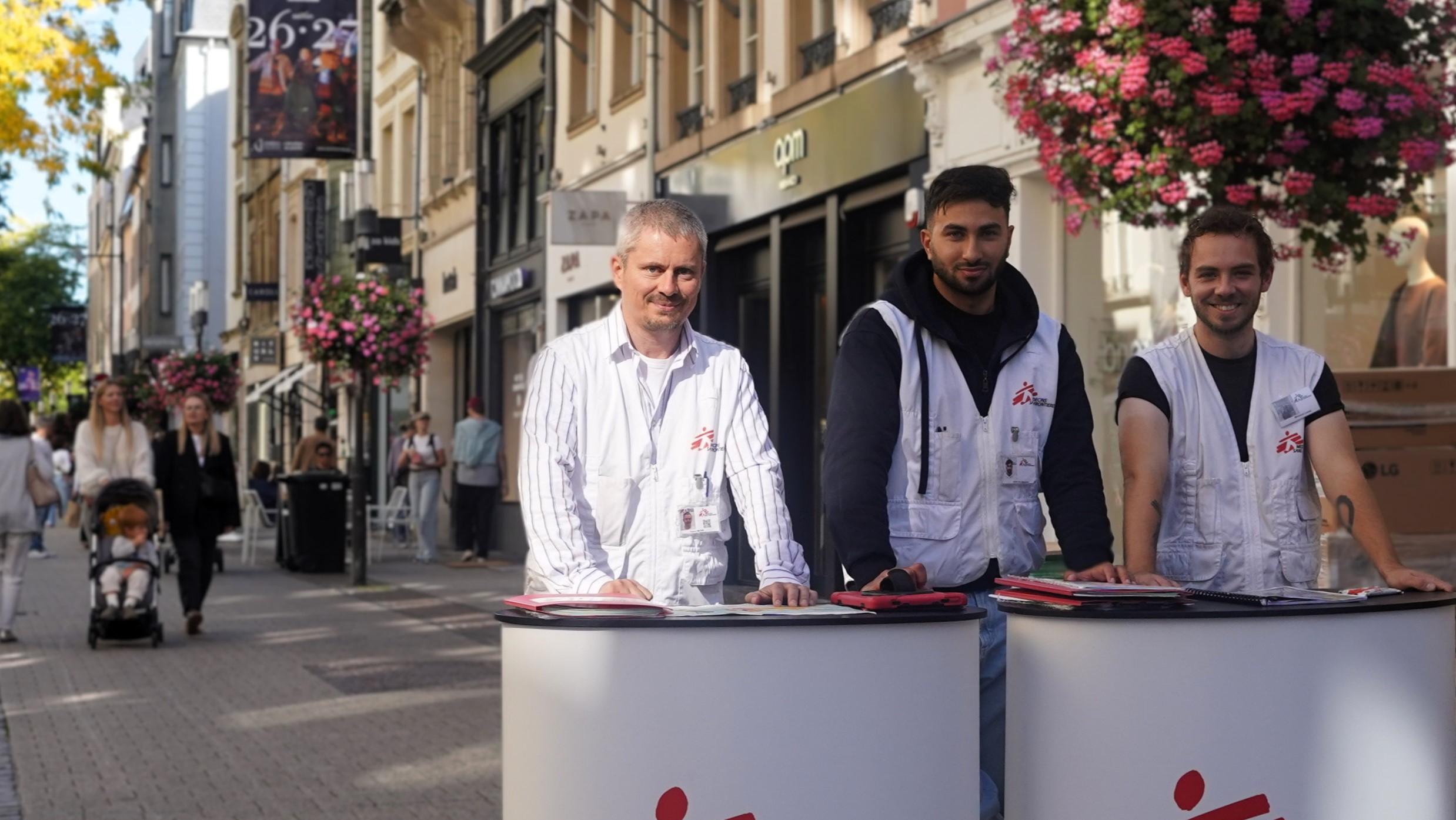 Équipe de recruteurs de rue de MSF dans la Grand Rue à Luxembourg. Luxembourg, septembre, 2026 © Cristina Fernandez/ MS