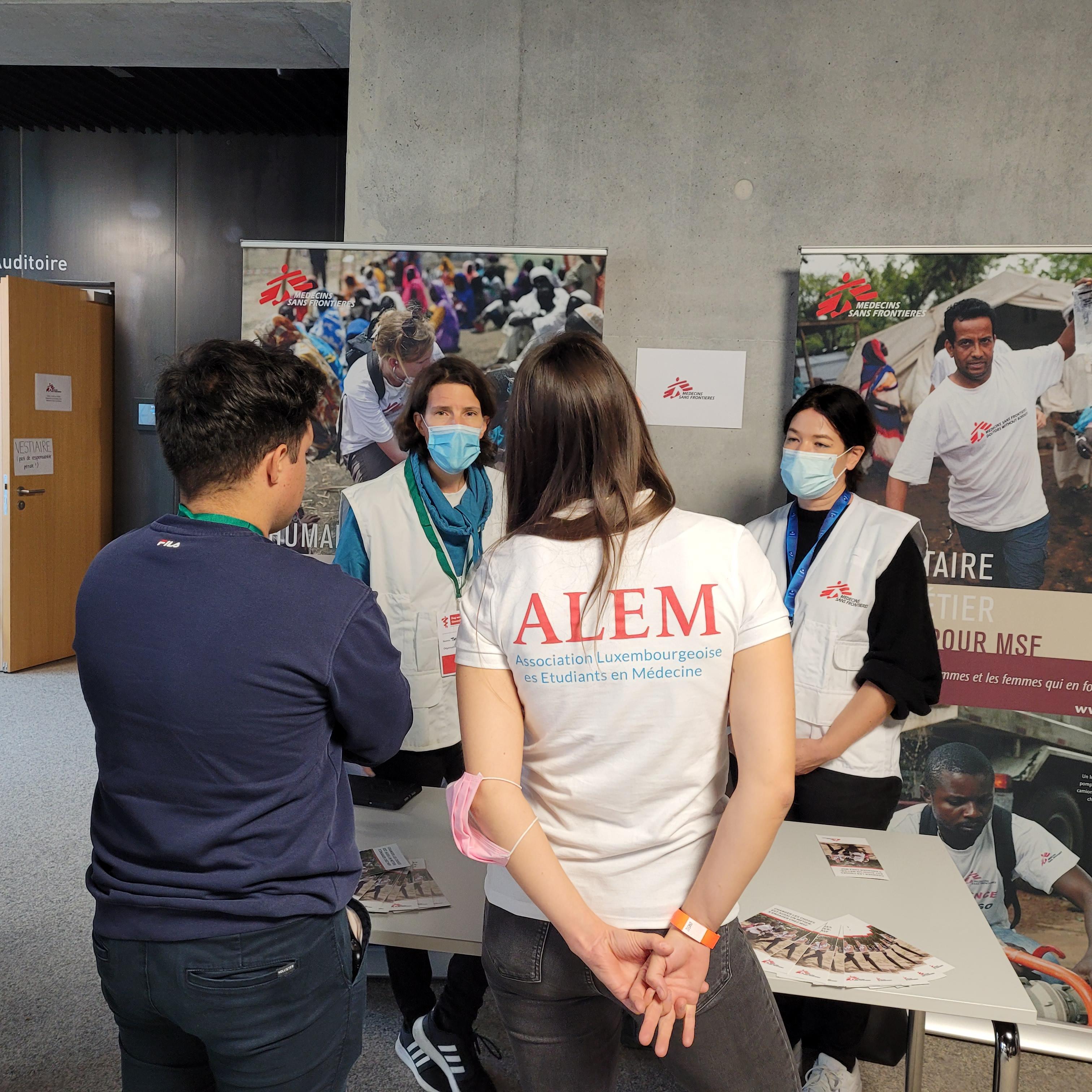 Stand MSF la deuxième édition du « Dag vum Lëtzebuerger Gesondheetssystem », organisé par l’Association Luxembourgeoise des Étudiants en Médecine (ALEM). Esch-sur-Alzette, Luxembourg. 2 Octobre 2021. 