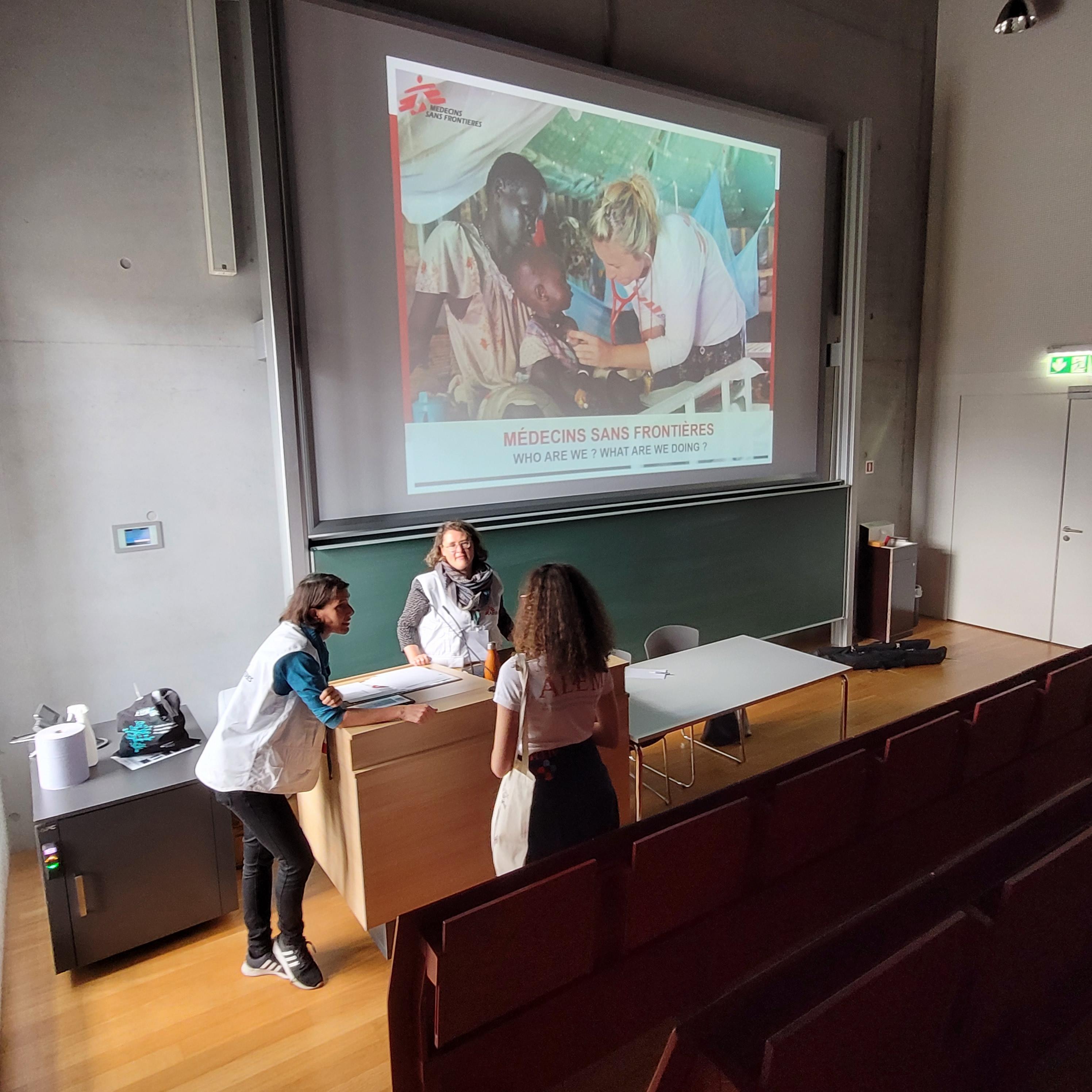 Atelier tenu par MSF lors de la journée &quot;Dag vum Lëtzebuerger Gesondheetssystem&quot; organisée par l&#039;ALEM le 2 octobre 2021. Esch-sur-Alzette, Luxembourg. 