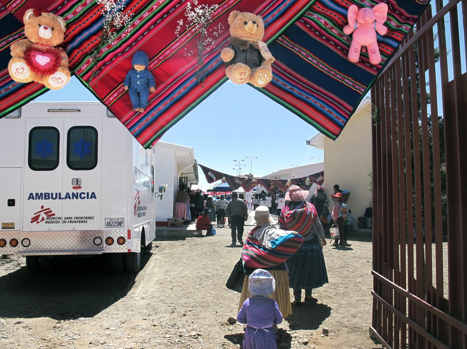L&#039;ouverture officielle de la maternité, soutenue par MSF, du centre de santé Franz Tamayo à El Alto a rassemblé des membres de la communauté, des autorités et du personnel. Bolivie. Septembre 2019. 