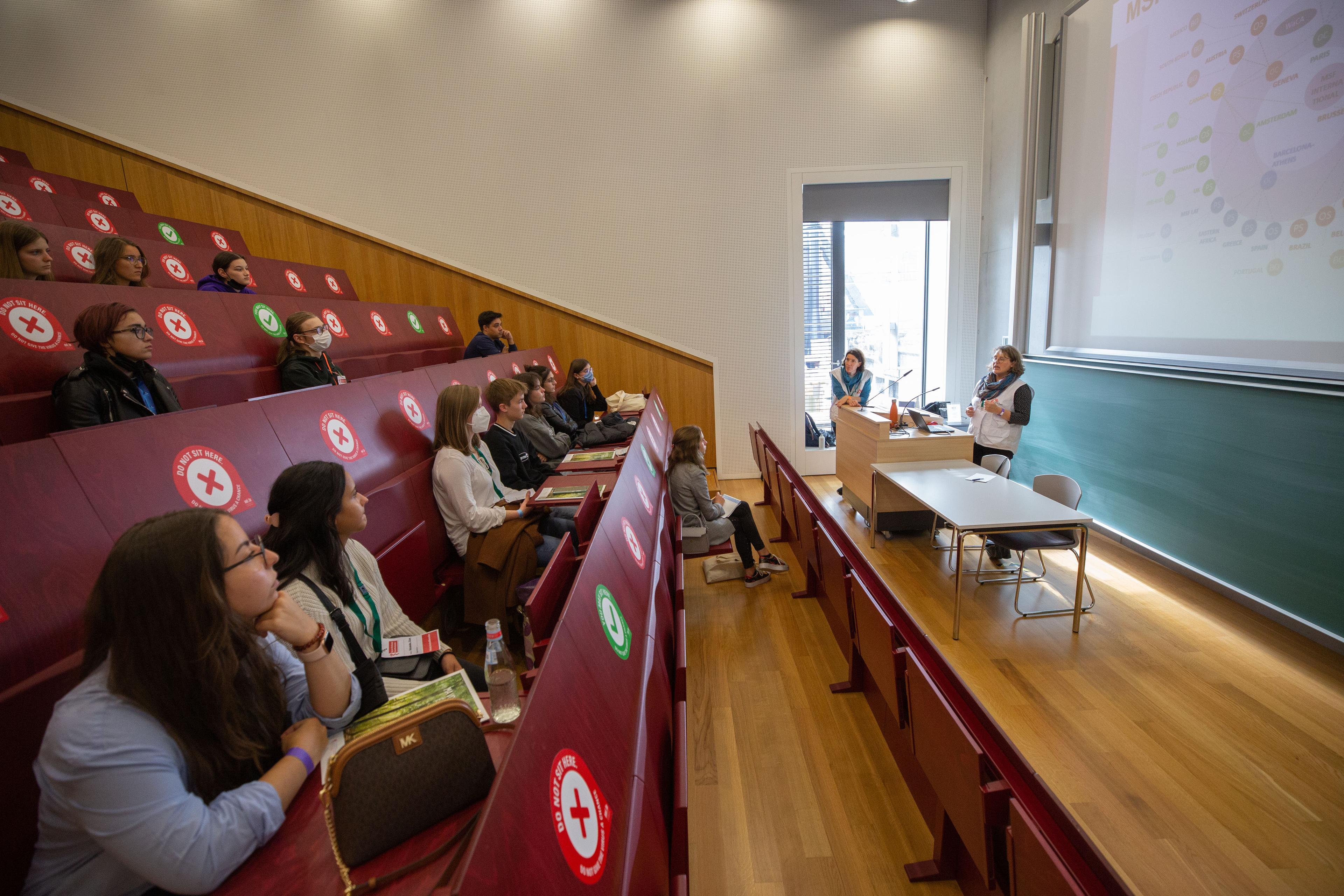 Atelier tenu par MSF lors de la journée &quot;Dag vum Lëtzebuerger Gesondheetssystem&quot; organisée par l&#039;ALEM le 2 octobre 2021. Esch-sur-Alzette, Luxembourg. 