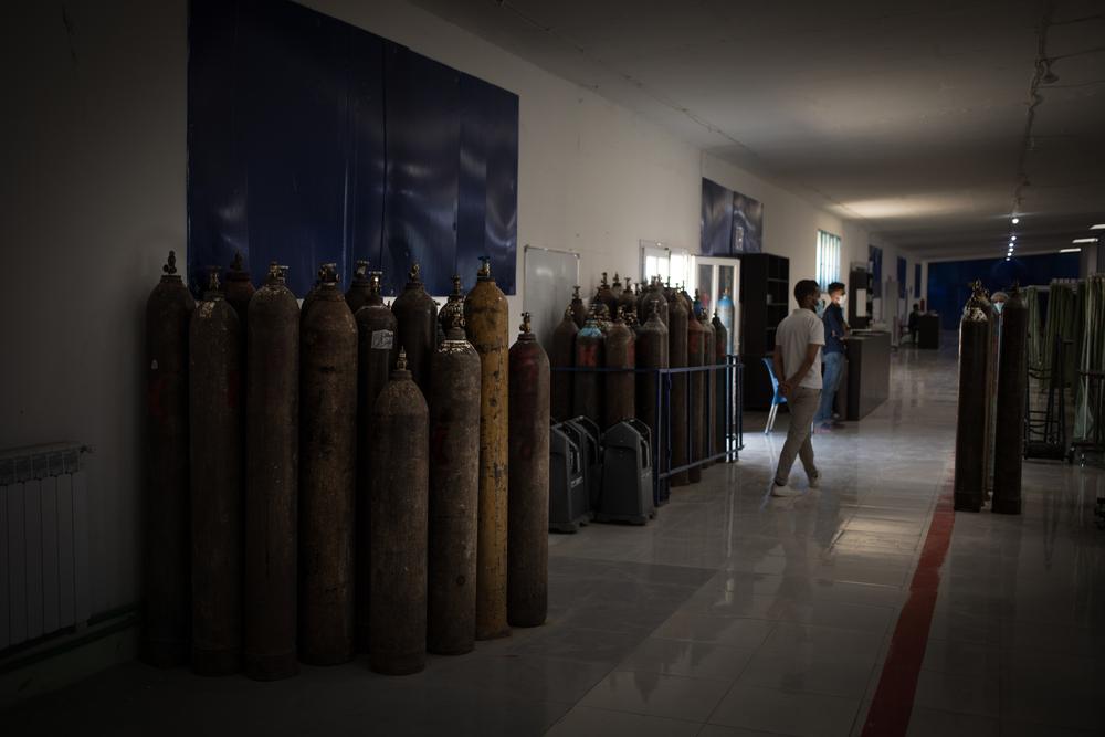 Des bouteilles d&#039;oxygène dans les couloirs de l&#039;hôpital spécialisé dans le Covid-19 à Hassakeh, dans le nord-est de la Syrie. 