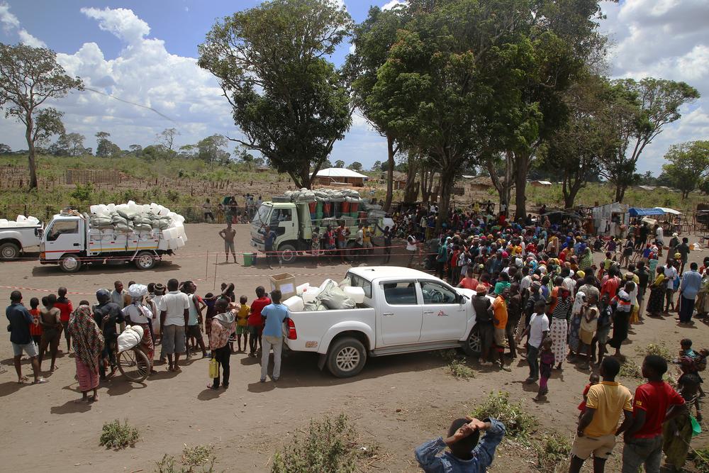 An MSF team distributes relief items to newly arrived displaced people at the resettlement site of Eduardo Mondlane, in the town of Mueda, in the northern Mozambican province of Cabo Delgado.  