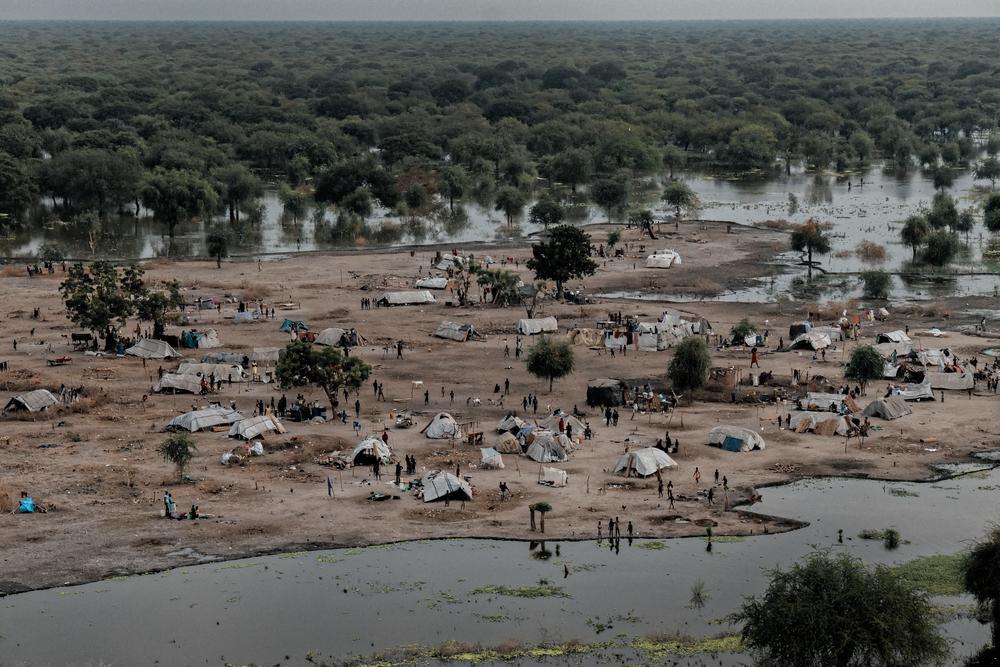 In Unity State, water levels continue to rise even though the rains have stopped. Villages are still flooded as their dykes break. Families are also still arriving in Bentiu, after walking for days. 