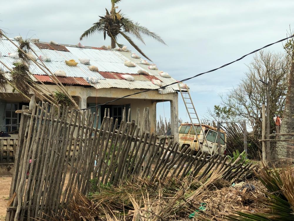 A second cyclone called Emnati hit the town of Mananjary on 22 February. MSF teams set up emergency tents near the main hospital, which was partially destroyed by the first cyclone. 