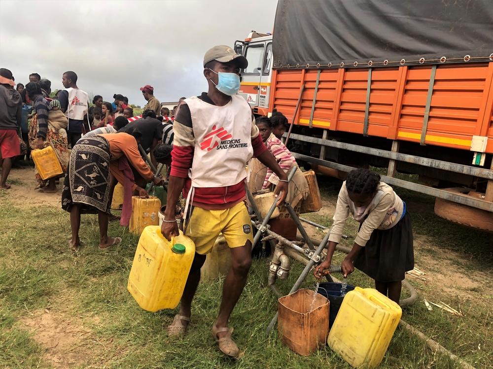 MSF runs water distribution in the village of Fenoiva. 