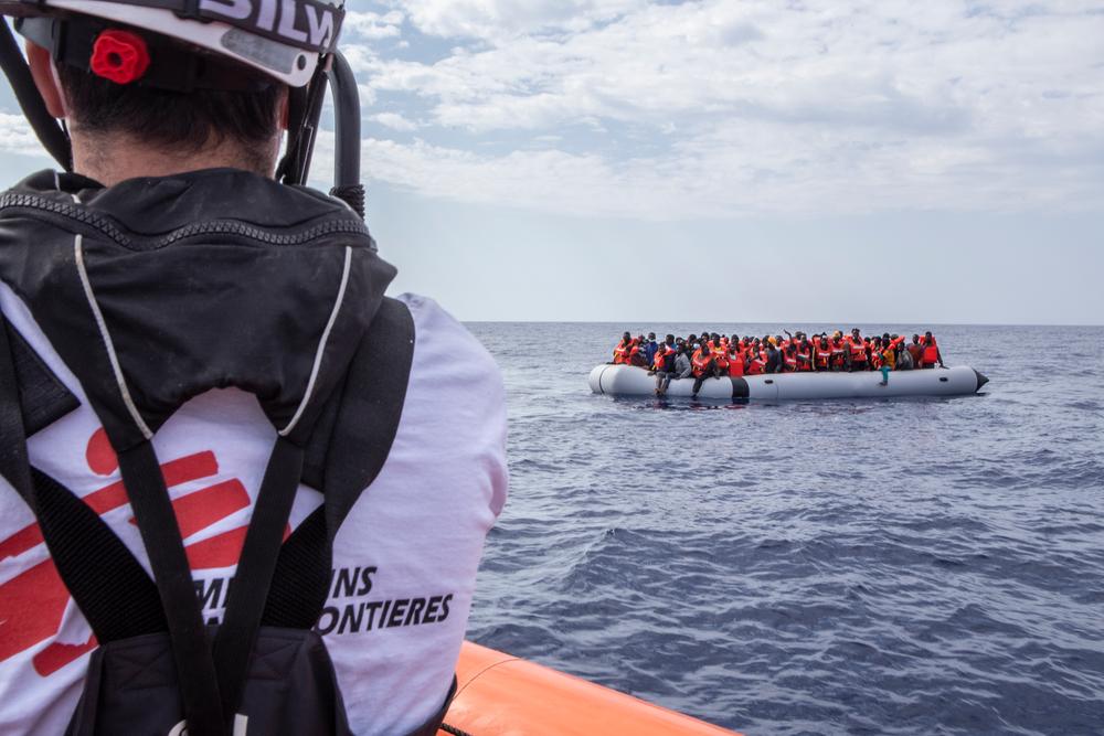 Environ 200 personnes à bord de deux bateaux en détresse ont été secourues le 9 mai au matin. 