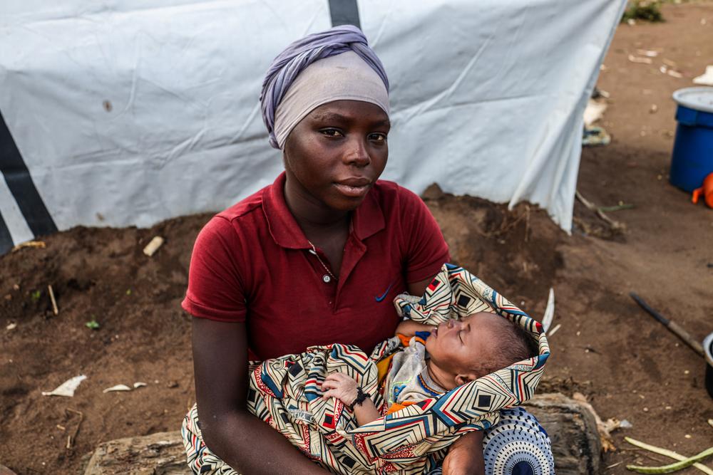 Aina Muinde est originaire de Mocímboa da Praia et a 20 ans. Elle a eu son premier enfant trois jours avant que cette photo ne soit prise. 