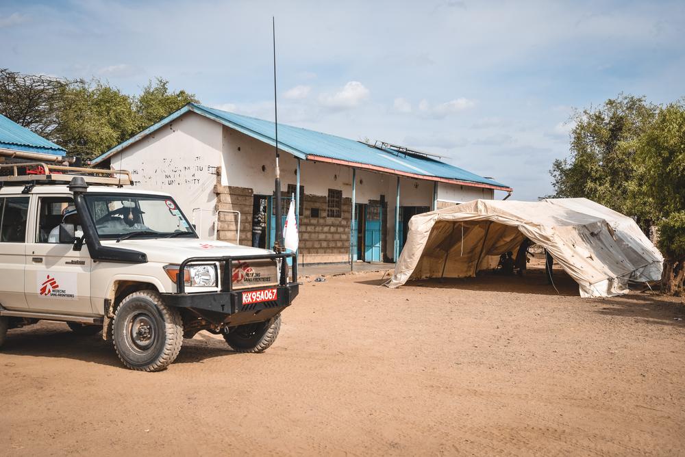 An MSF vehicle awaits next to the Illeret Health Center inpatient centre as teams prepare for an outreach. 