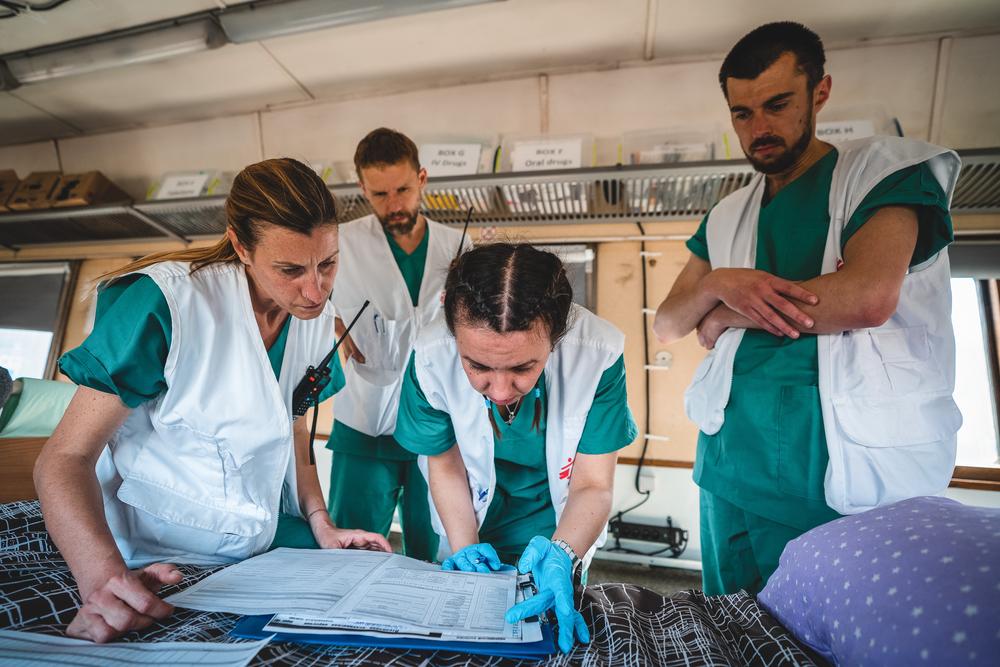 Depuis le 31 mars, le train médical de MSF a transporté plus de 600 patients de l&#039;est de l&#039;Ukraine vers les hôpitaux spécialisés de l&#039;ouest. 