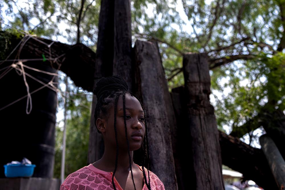 Mara, 13 ans, et sa famille sont hébergés au refuge &quot;Kaleo&quot; à Reynosa, au Mexique. &quot;Je veux aller à l&#039;école et étudier pour réaliser mes rêves&quot;, a déclaré Mara, &quot;je veux être infirmière&quot;. 