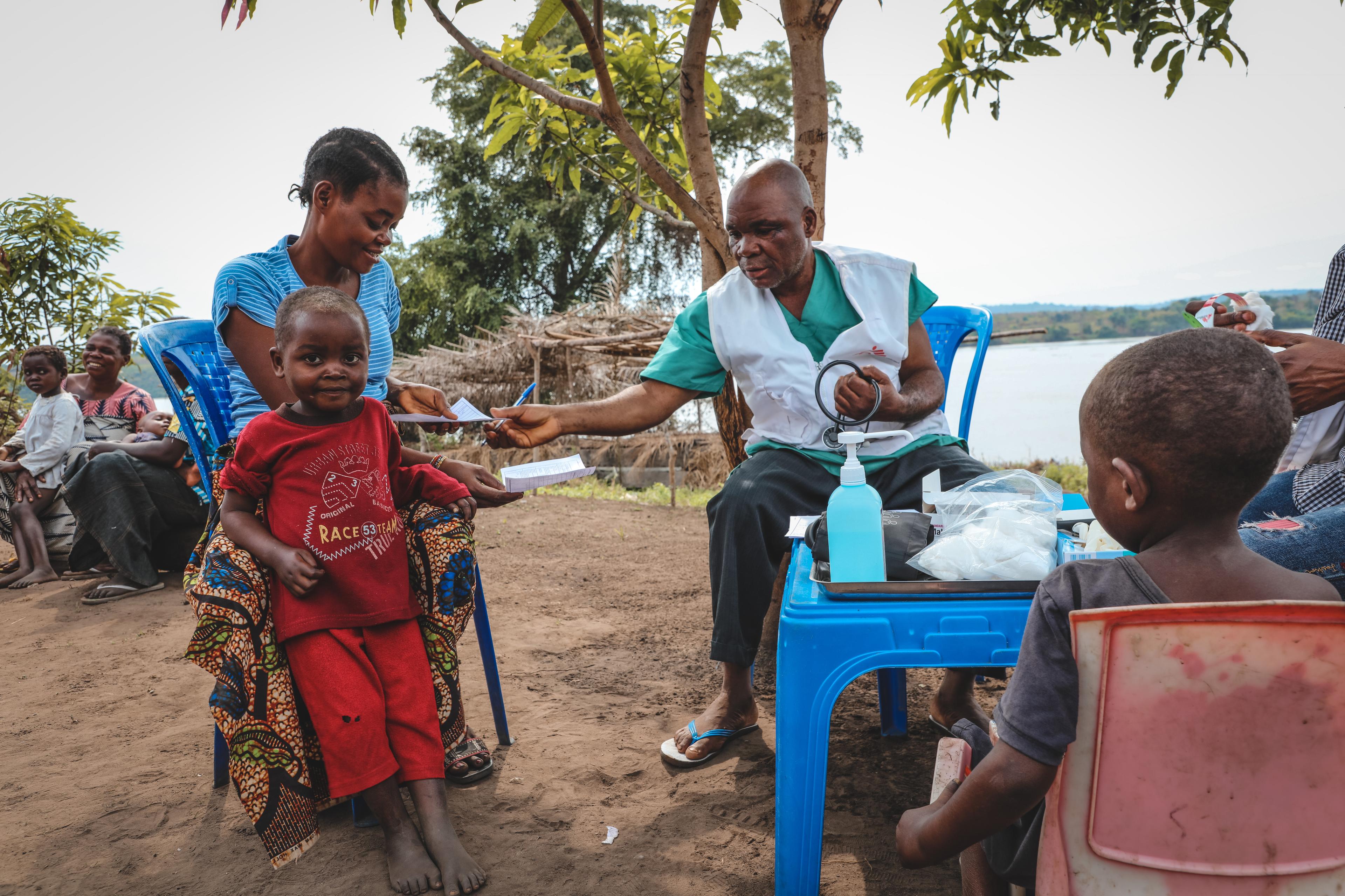 08/01/2022 - This mother fled violence with her children and arrived at the Herve Farm IDP site in Kwamouth. 