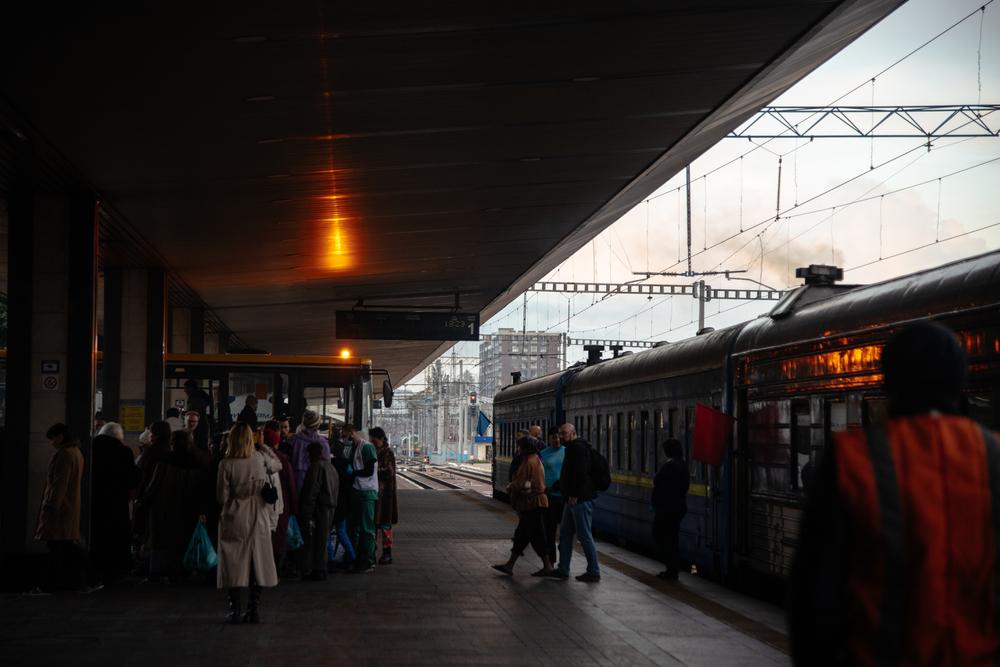 Le train médicalisé de MSF évacue 210 patients atteints de troubles psychiatriques et neurologiques d&#039;un hôpital surchargé de la ville de Kharkiv, dans l&#039;est de l&#039;Ukraine, vers Kiev. 