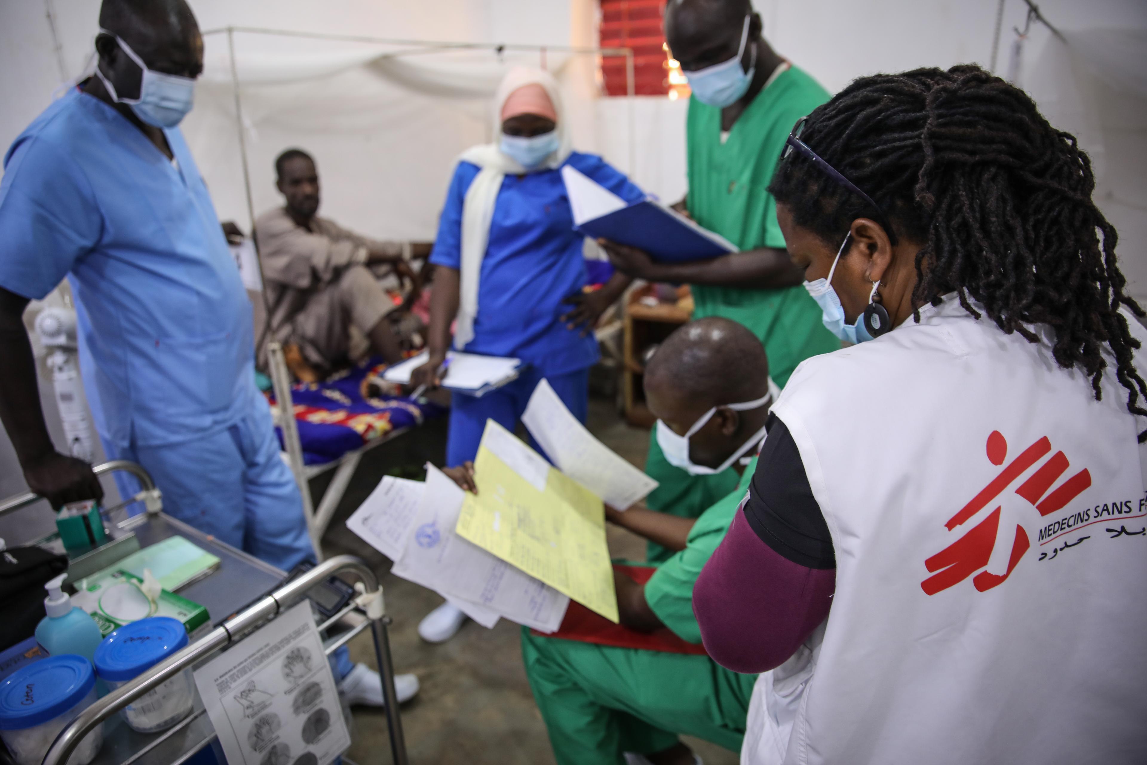 Les équipes MSF traitent des enfants souffrant de malnutrition aiguë sévère à l&#039;hôpital d&#039;Adre, dans l&#039;est du Tchad. 