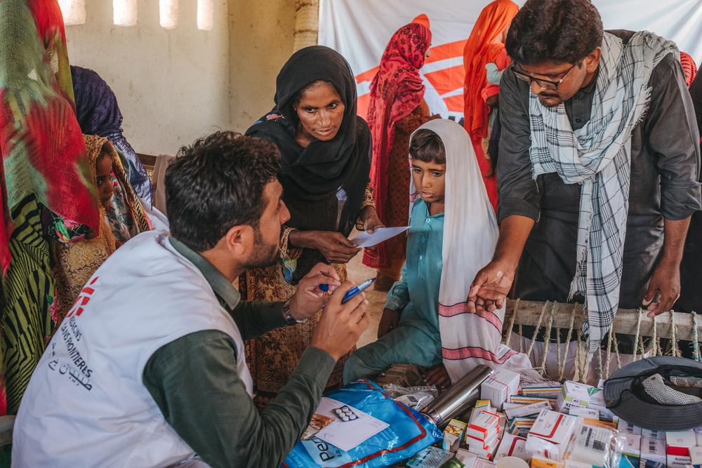 Shakir, MSF nurse, explaining the prescribed dosage to a patient at the mobile clinic set up by the MSF team in Nangar Daro village, Dadu district, Sindh. 