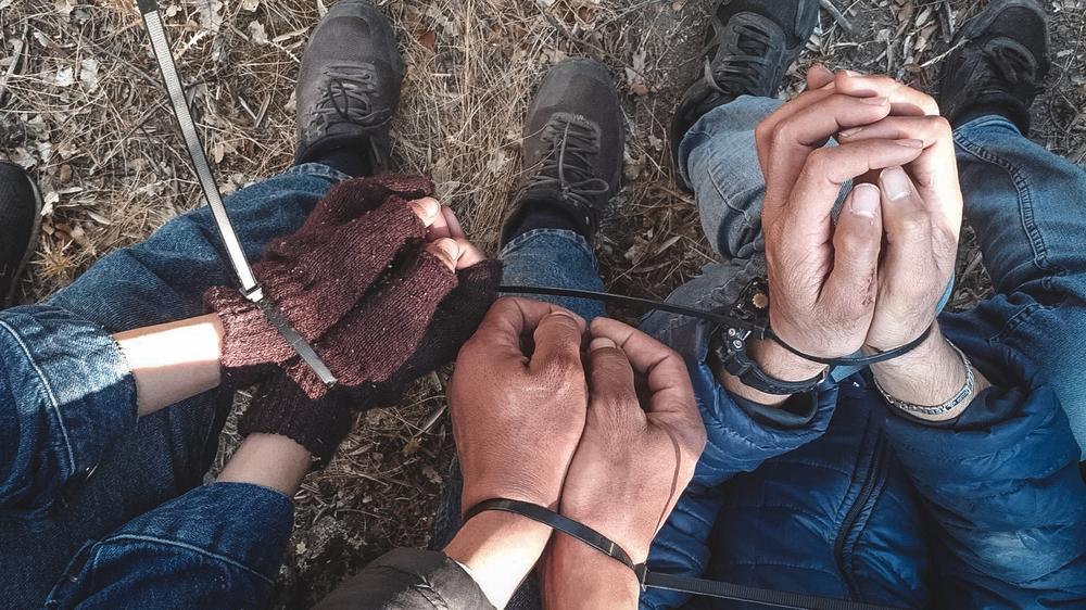 October 2022: an MSF team found three people handcuffed during an emergency medical intervention on the Greek island of Lesbos. 