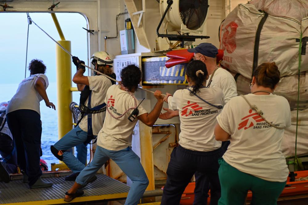 Quelques heures après le troisième sauvetage de la rotation 19, un autre petit bateau avec 12 personnes a été trouvé en détresse grâce à une alerte partagée par Alarm Phone. 