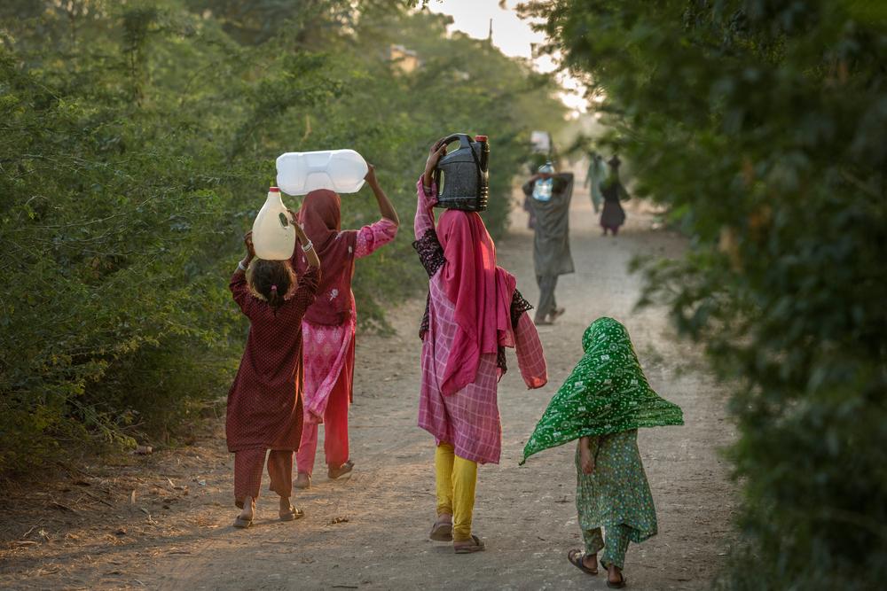 Villagers collect drinking water from the MSF mobile water treatment unit in Sanghar district, Sindh province, Pakistan. 