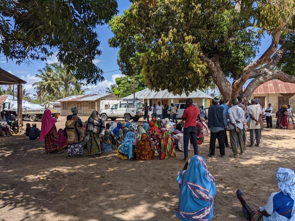 Gathering around an MSF mobile clinic in the town of Mocímboa da Praia, Cabo Delgado province, northern Mozambique. 