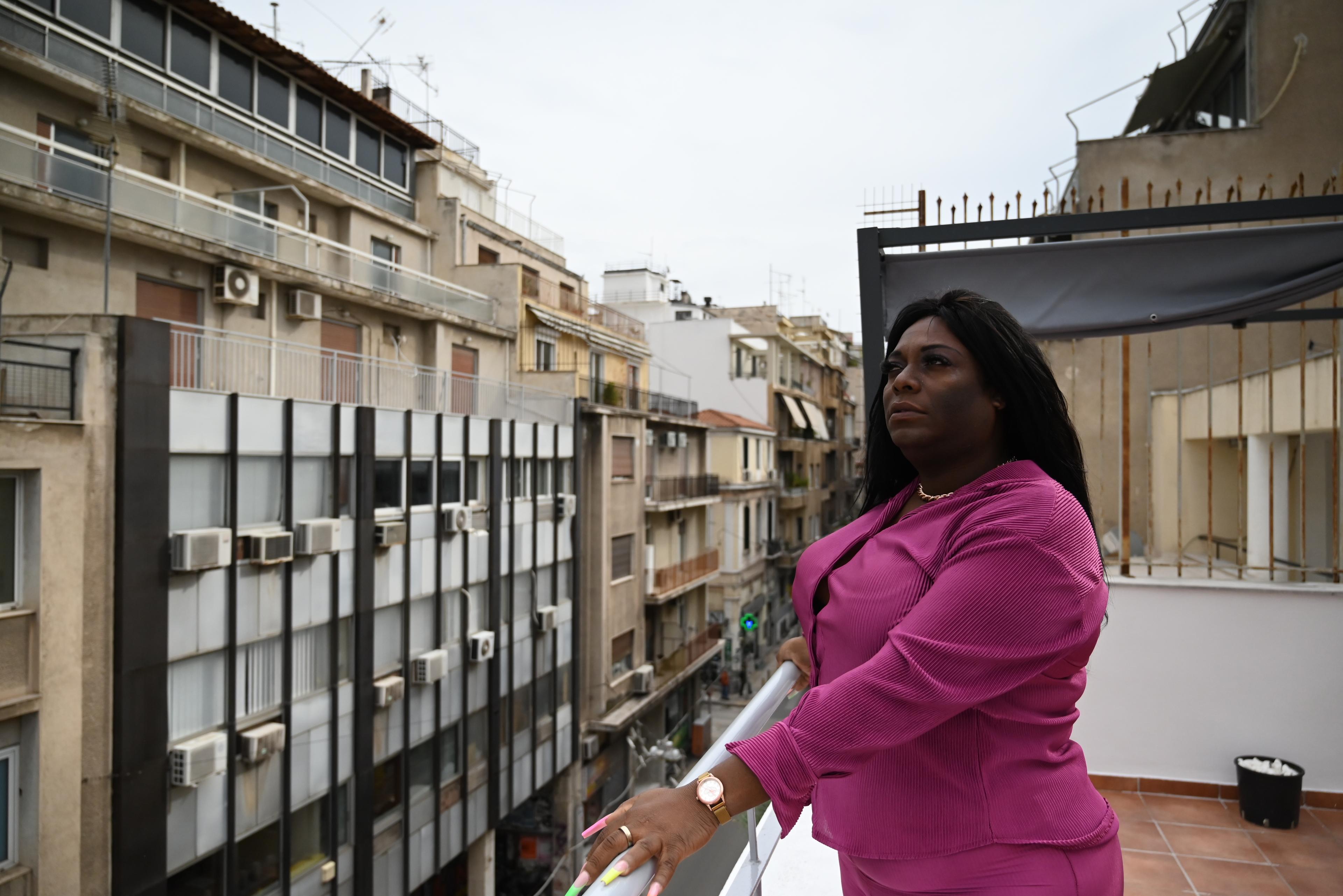 Yuli, une femme transgenre cubaine et demandeuse d&#039;asile en Grèce, apprécie l&#039;importance de l&#039;accès à des soins de santé sexuelle et reproductive inclusifs dans la clinique de jour de MSF à Athènes. 