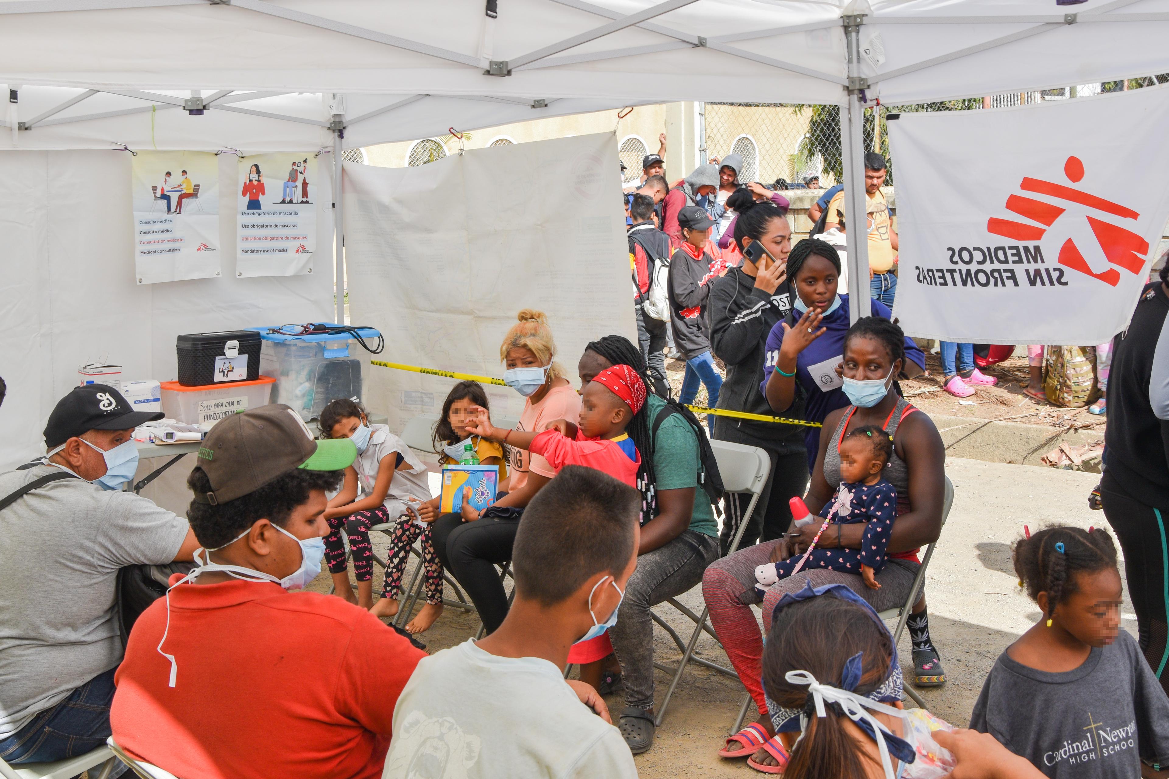 The MSF team next to the INM facility in Danli provides medical care to people who have to stop there to get permission to continue their journey. 