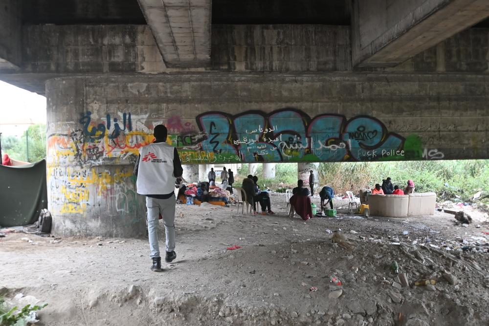 Campement informel de long de Roya, à Vintimille en Italie, où les personnes en transit trouvent refuge avant de traverser la frontière. Une clinique mobile de MSF leur fournit une assistance médicale depuis janvier 2023. 