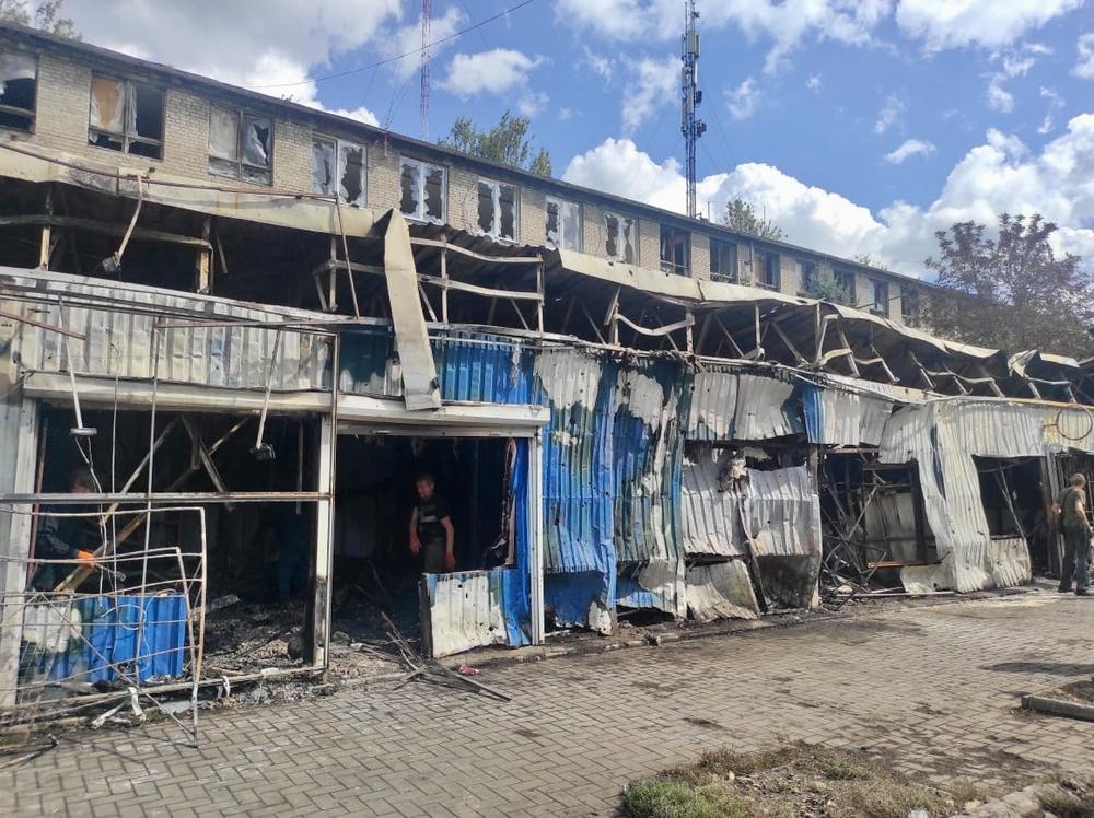 Dans l'après-midi du 6 septembre 2023, un missile a frappé un marché à Kostiantynivka, dans la région de Donetsk, en Ukraine. 