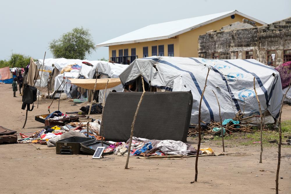 Using natural materials and plastic sheeting, families fleeing the conflict in Sudan improvise their temporary homes at the Renk zero transit centre in Upper Nile State. 