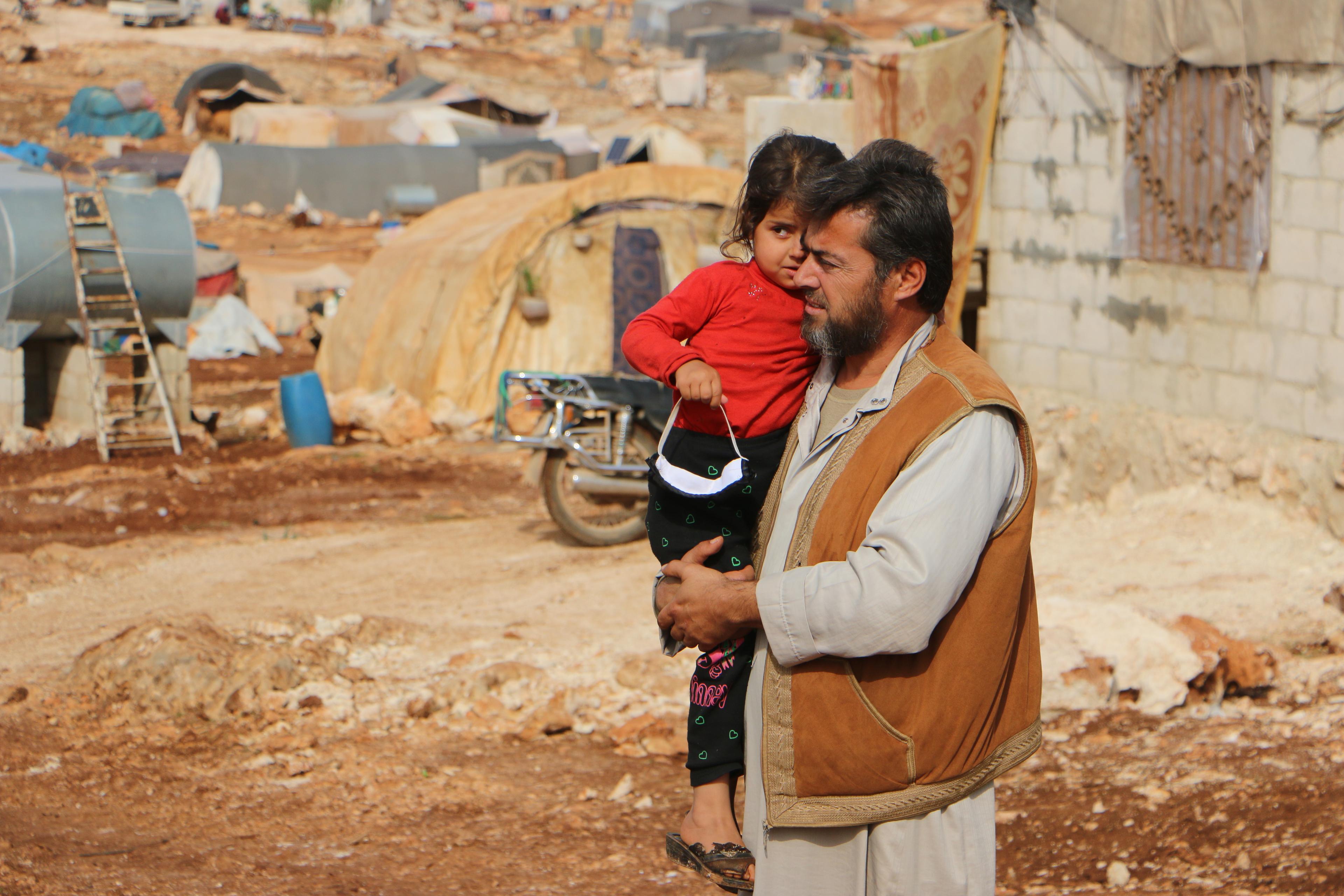 Chahine a fui sa ville natale en 2016 en raison de lourds bombardements. Depuis, il a vécu dans différents camps de la région avant de s'installer à Fan Al-Shemali il y a deux ans. « La situation en général est mauvaise, et elle ne fait qu'empirer » - novembre 2020 