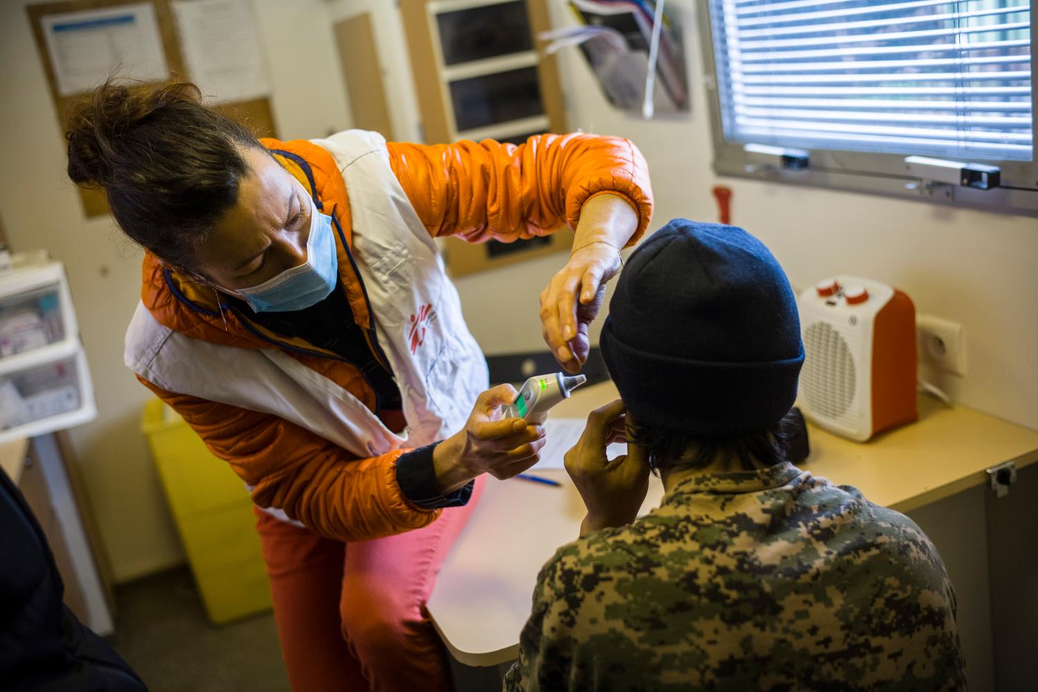 An MSF doctor, Alix Bommelear, working in a mobile clinic in the north of Paris. 