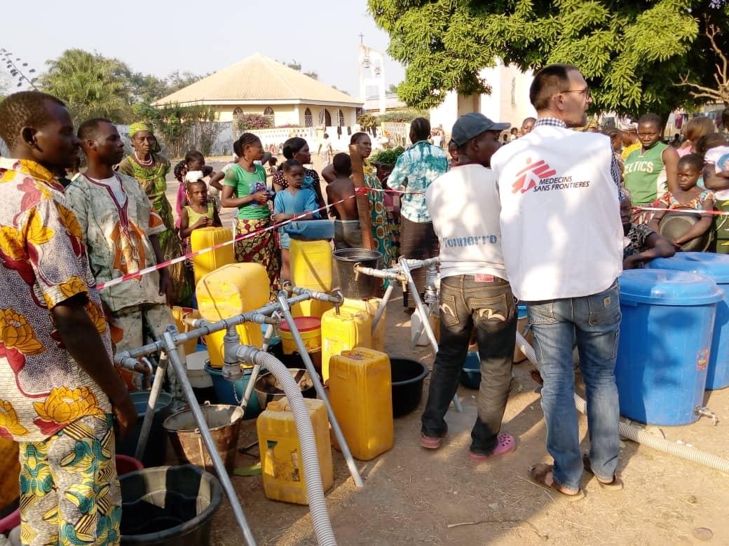 MSF a mis en place des points de distribution d&#039;eau qui permettent de délivrer 20 000 litres par jour. République centrafricaine. Janvier 2021. 