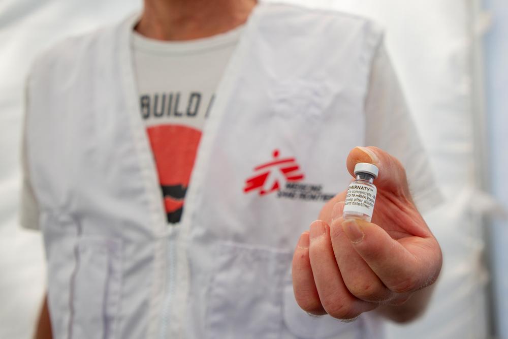 Vaccination Covid-19 à Paris et en banlieue pour les sans-abri et les personnes migrantes. Juin 2021 