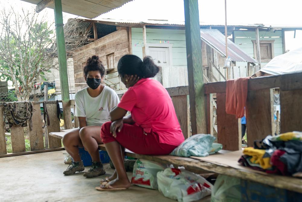 Des patients racontent avoir vu des personnes avec des chevilles cassées et des blessures, d&#039;autres qui n&#039;avaient plus la force de continuer, et qui ont été abandonnées dans la jungle. 