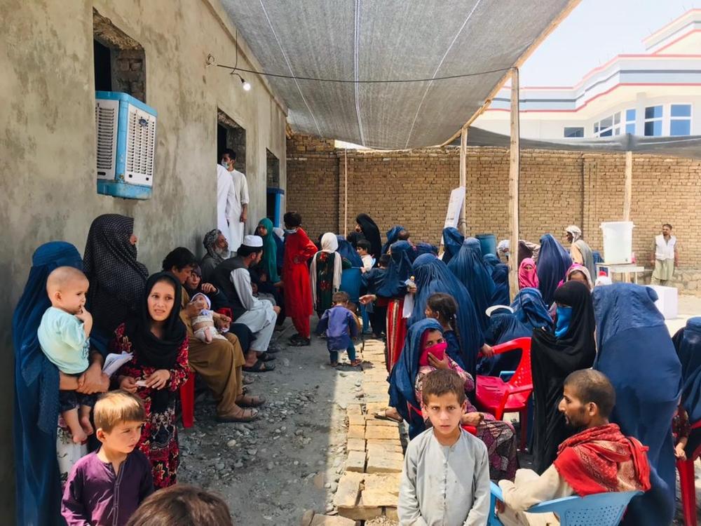 Le 6 juillet, MSF a mis en place une clinique temporaire pour les personnes déplacées par les violents combats autour de la ville de Kunduz. Juillet 2021 