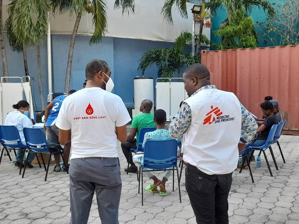 Volunteers quickly responded to MSF&#039;s call for blood donations on Aug. 14 to help those injured in the earthquake that has primarily affected Haiti&#039;s southern departments. 