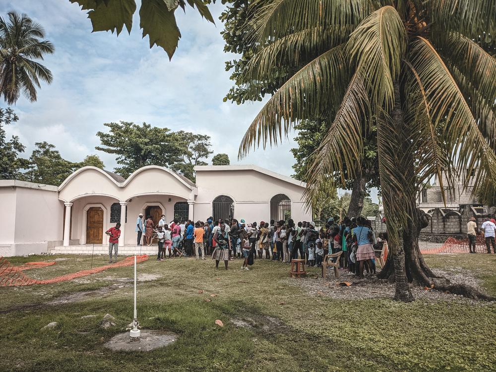 Plus de 100 personnes sont venues à la première clinique mobile de MSF au camp de déplacés internes de la Croix des Martyrs. Septembre 2021 