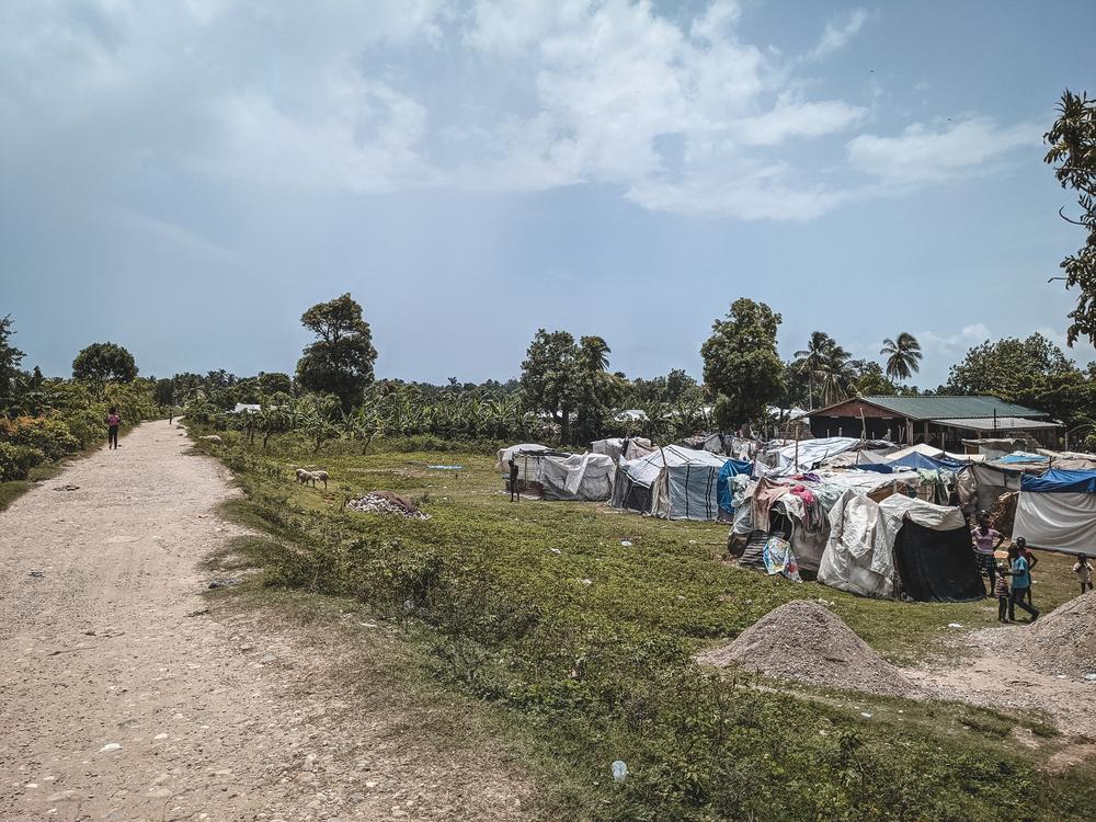 Le camp de déplacés internes de la Croix des Martyrs abrite des centaines de familles. Nombre d&#039;entre elles se trouvent dans le camp depuis l&#039;ouragan Matthew en 2016. 