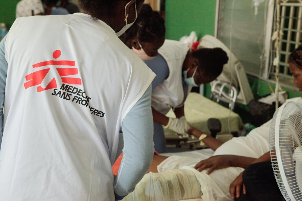 MSF nurses, including nurse supervisor Prunau Mimose (left), manage a patient&#039;s intravenous fluids in the post-operative ward of Immaculate Conception Hospital, Les Cayes, Haiti. 