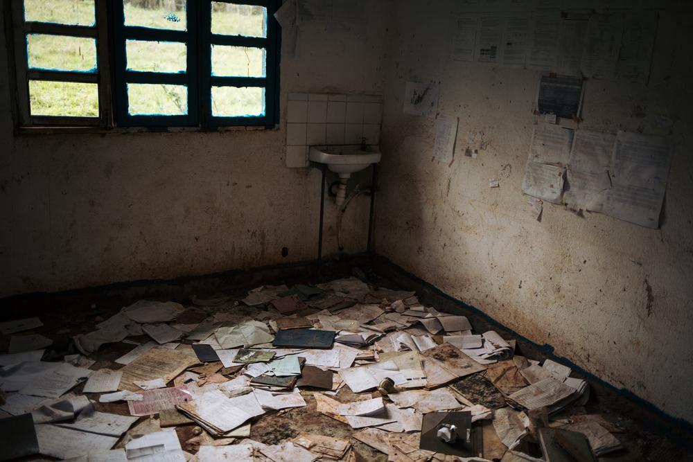 Une chambre de l'hôpital général de Lita, qui a été attaquée et pillée par des hommes armés, territoire de Djugu, province de l'Ituri, le 12 novembre 2019. 